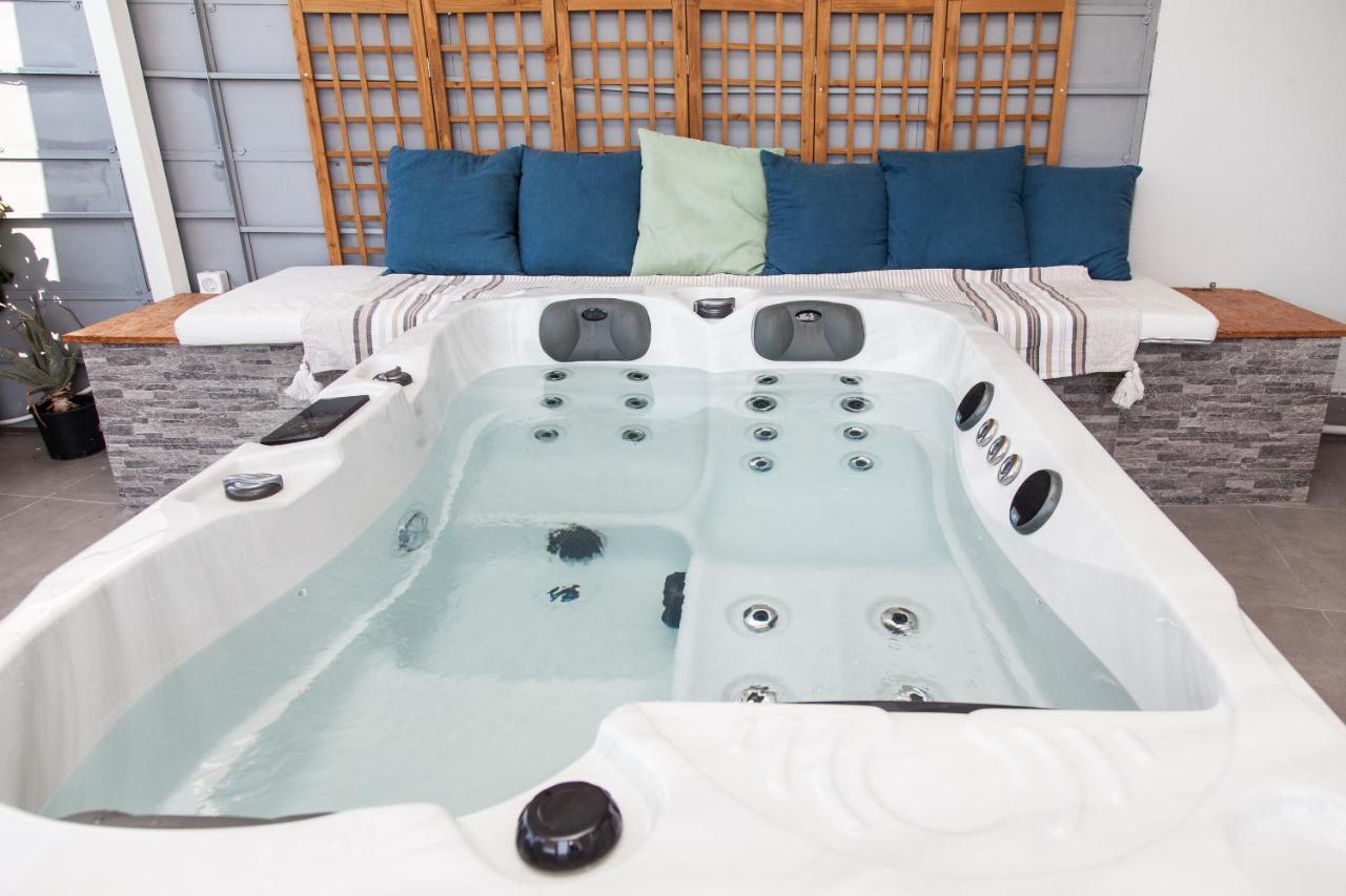 Gorgeous Penthouse With Private Jacuzzi And Amazing View! Apartment Athens Luaran gambar